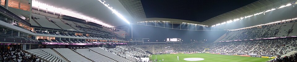 Vista panorámica del Arena Corinthians con aficionados